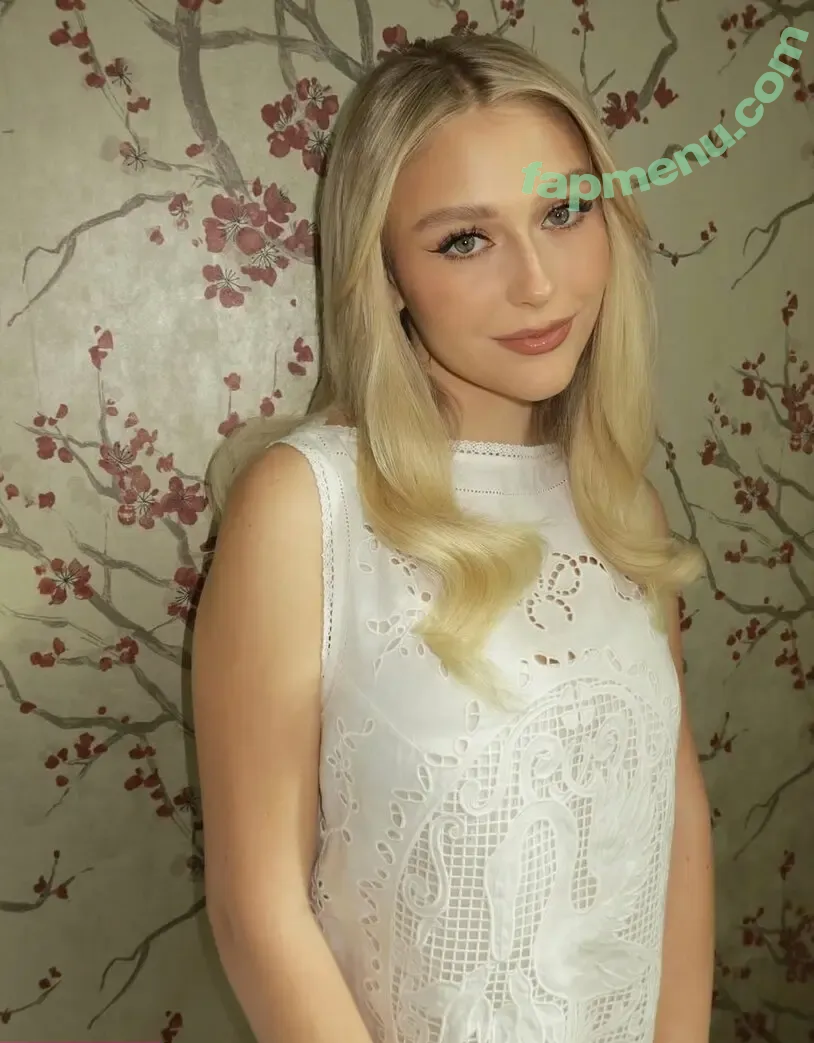 Alyvia Alyn Lind nude photo #0014 (alyviaalind)