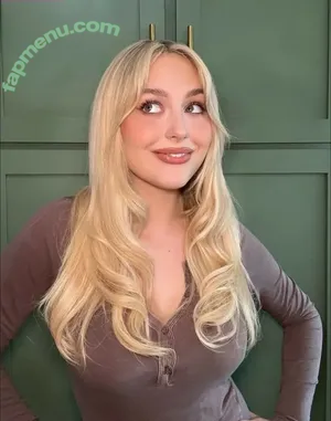 Alyvia Alyn Lind / alyviaalind nude photo #0012