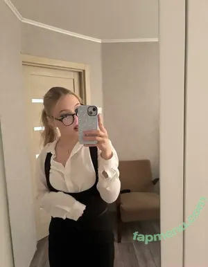 amaliapatron / gympants nude photo #0002