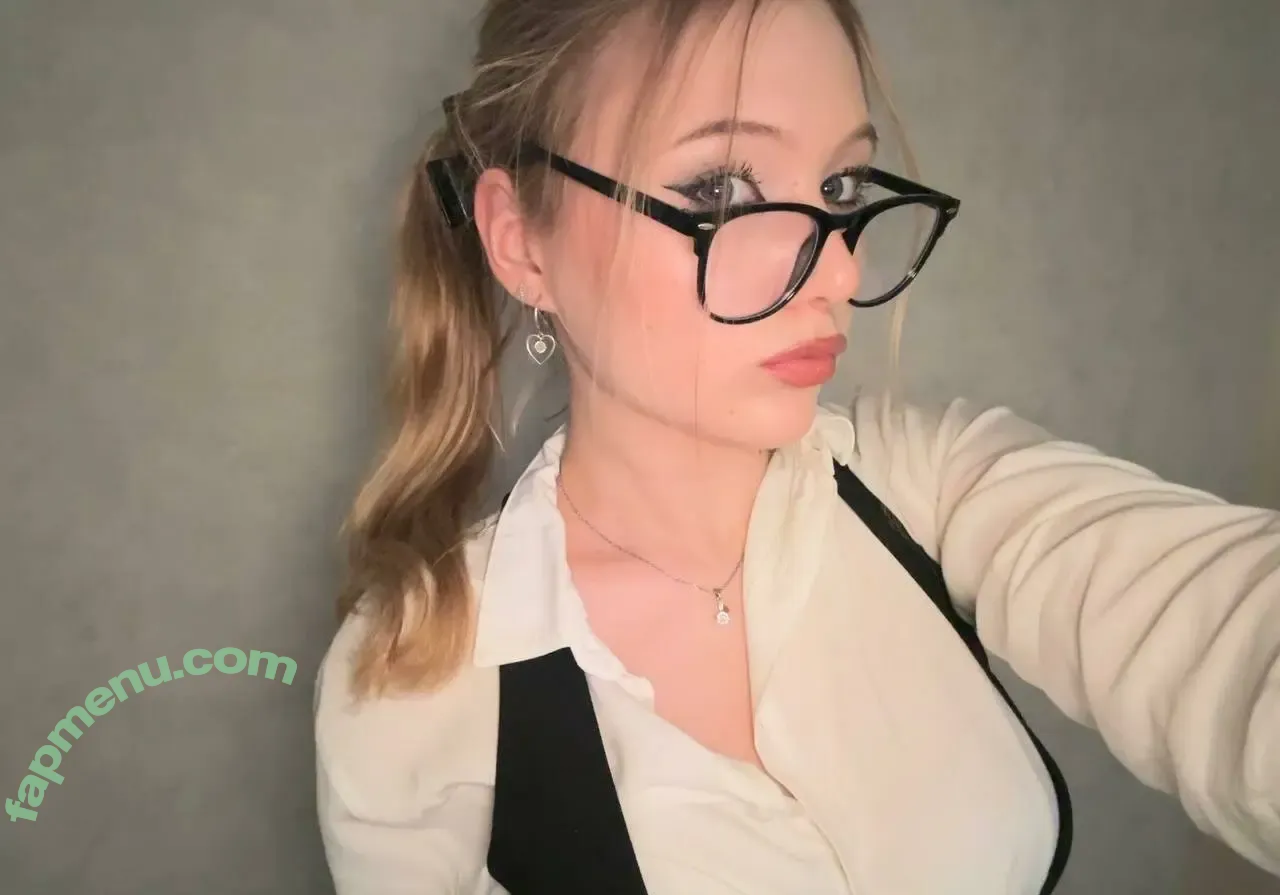 amaliapatron nude photo #0004 (gympants)