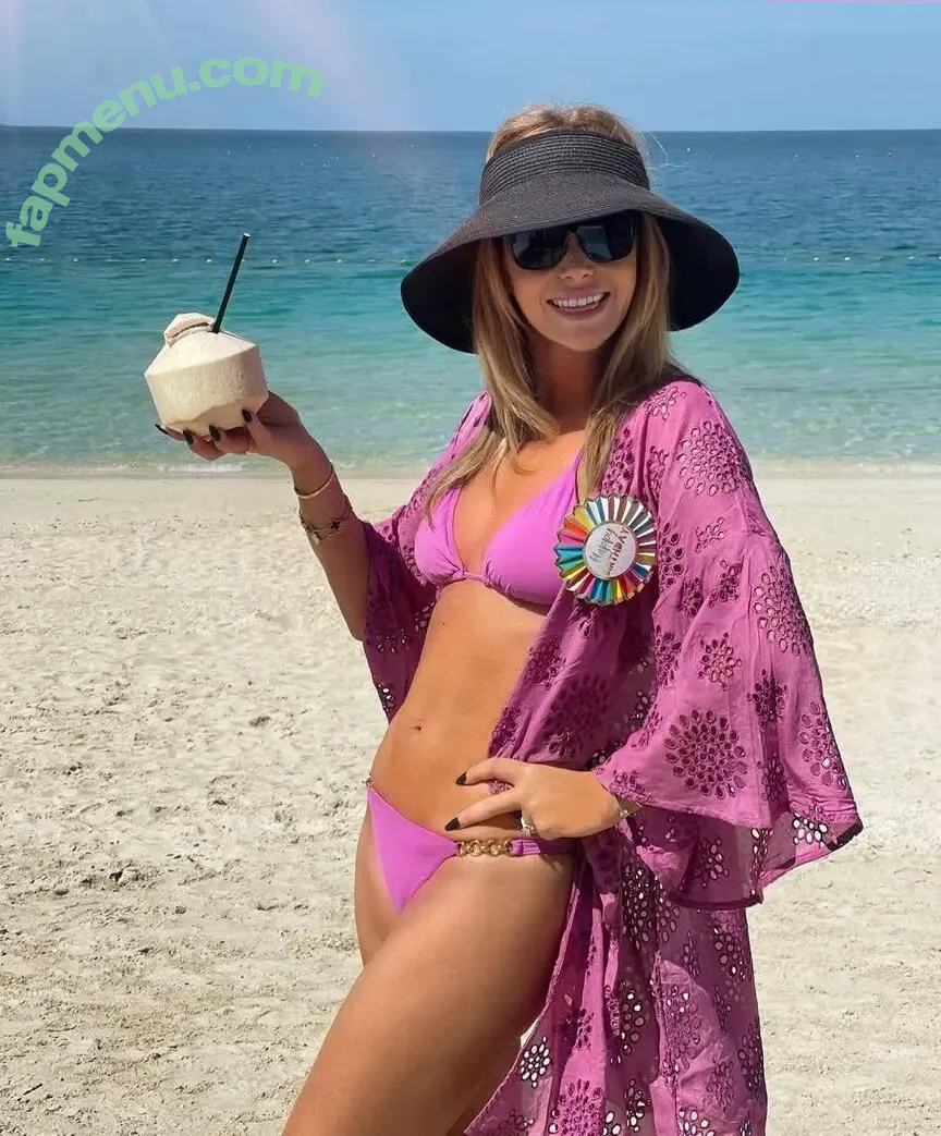 Amanda Holden nude photo #3131 (amanda_holden / noholdenback)