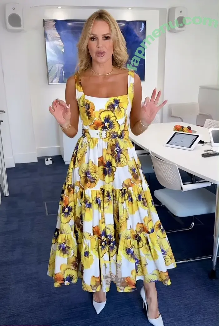 Amanda Holden nude photo #3137 (amanda_holden / noholdenback)