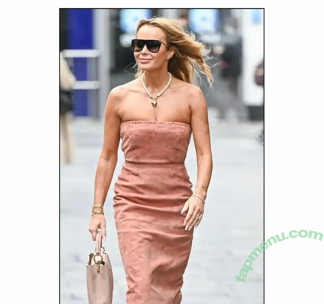Amanda Holden nude photo #3195 (amanda_holden / noholdenback)