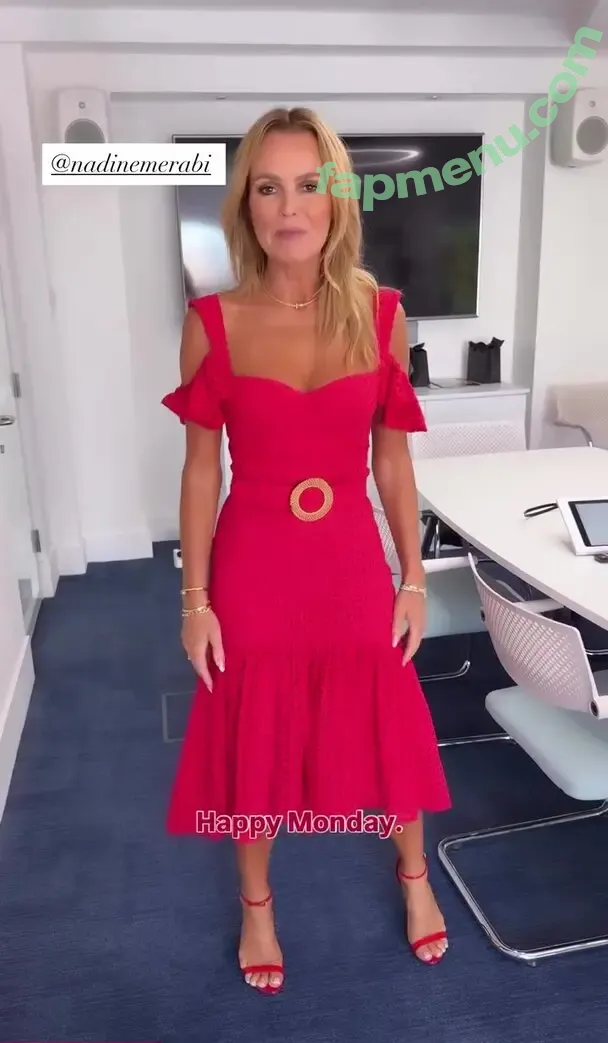 Amanda Holden nude photo #3234 (amanda_holden / noholdenback)