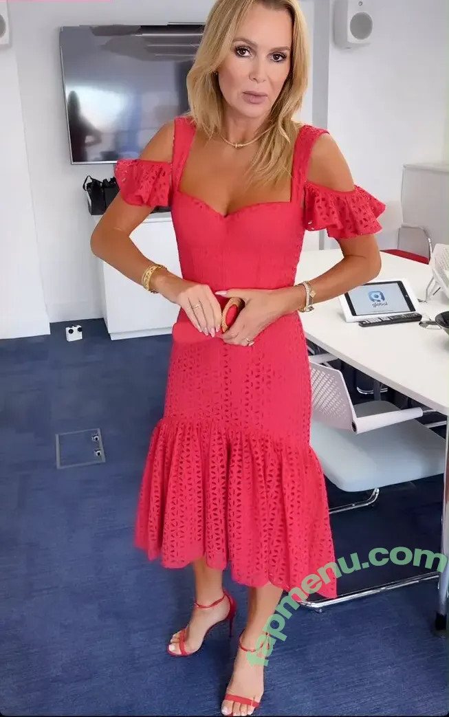Amanda Holden nude photo #3240 (amanda_holden / noholdenback)