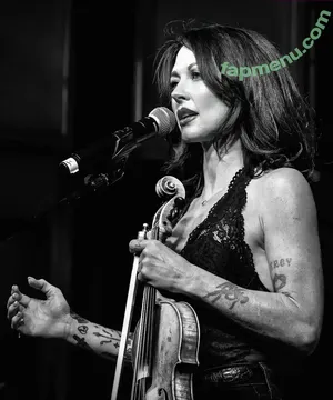 Amanda Shires / amandapearlshires nude photo #0075
