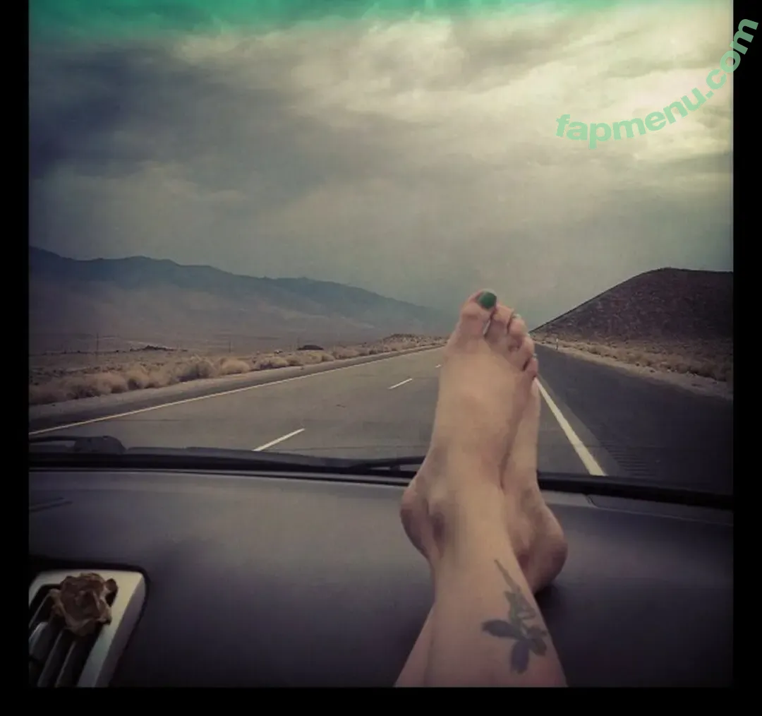 Amber Tamblyn nude photo #0002 (amberrosetamblyn)