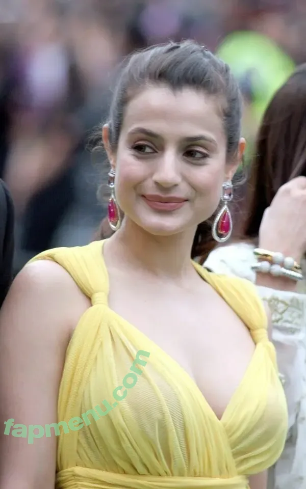 Ameesha Patel nude photo #0006 (Ameesha Patel)