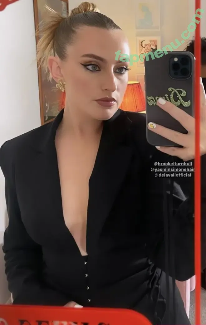 Amelia Dimoldenberg nude photo #0079 (ameliadimz / emilynudess)