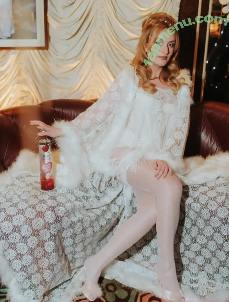 Amelia Dimoldenberg nude photo #0219 (ameliadimz / emilynudess)