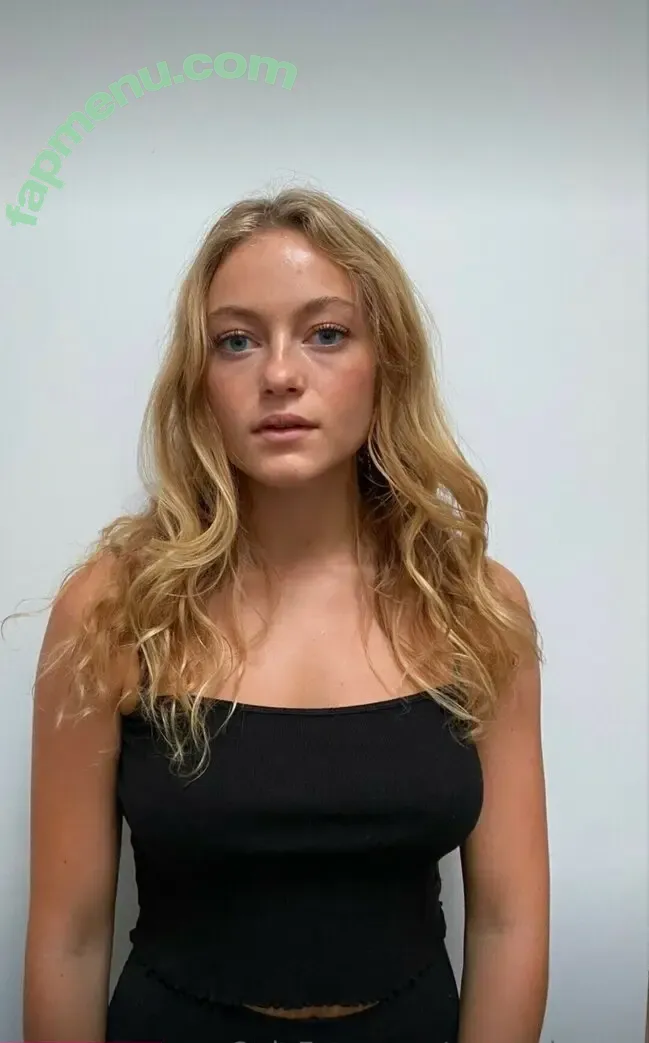 Amelia Larsen nude photo #0002 (Amelialarsen / amelialarsen_realestate)