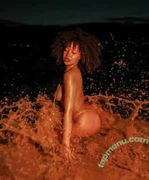 AmyMoretsele / Amy Moretsele / xx-alien nude photo #0017