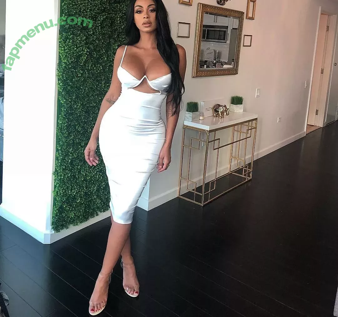 Ana Montana nude photo #0010 (ana_montana / anatnom / anna1001)
