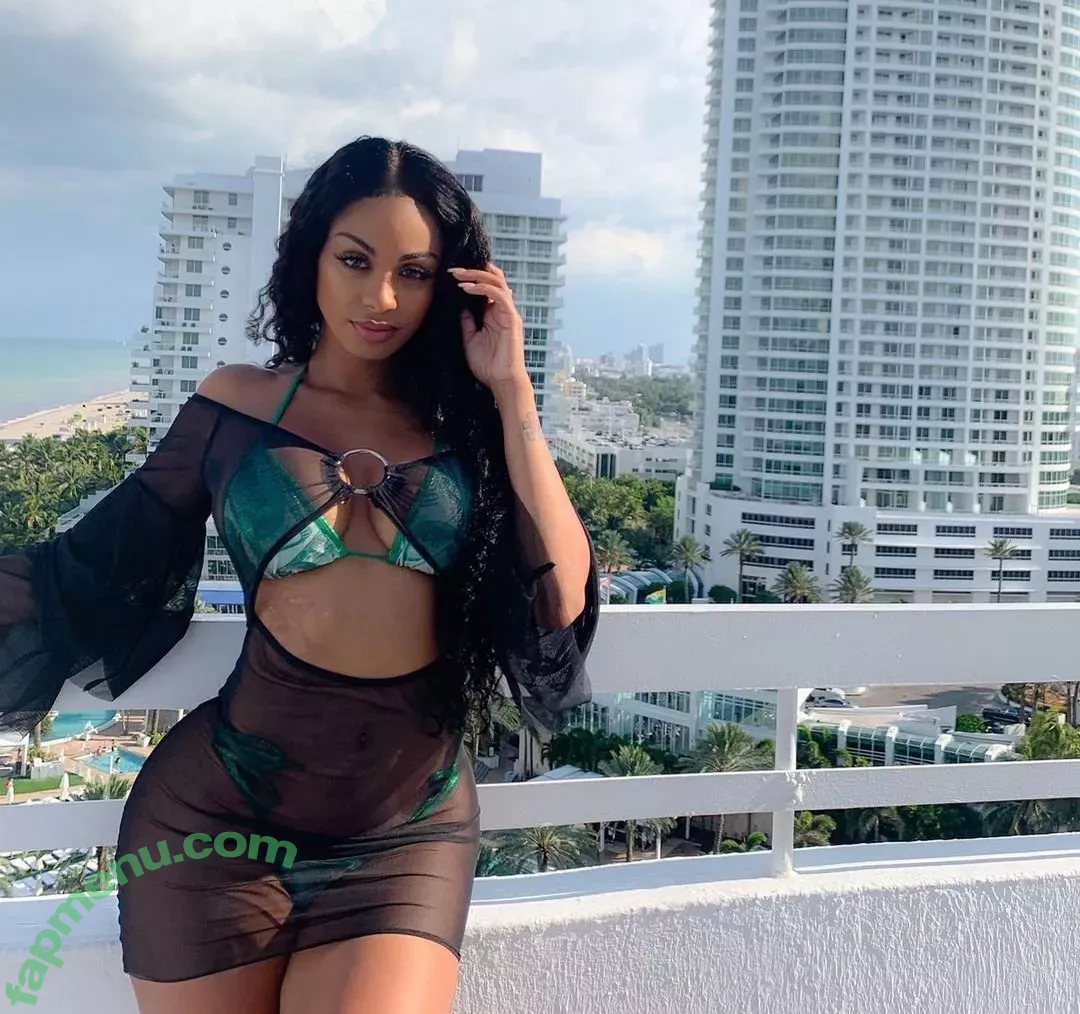 Ana Montana nude photo #0012 (ana_montana / anatnom / anna1001)