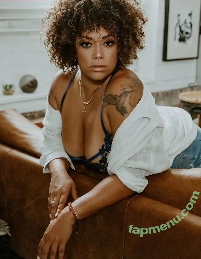 Aneesa Ferreira nude photo #0001 (Aneesa Ferreira)