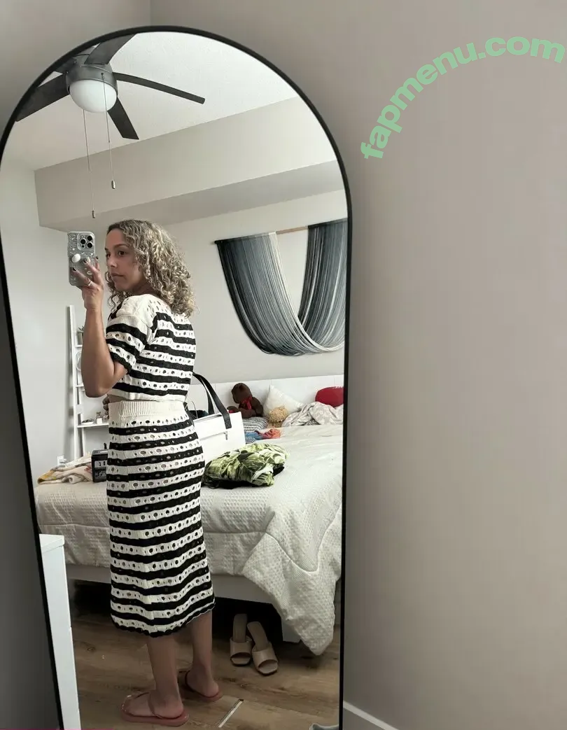 Angelibelly nude photo #0004 (Angelica Vassallo / Angieshausoftravel)