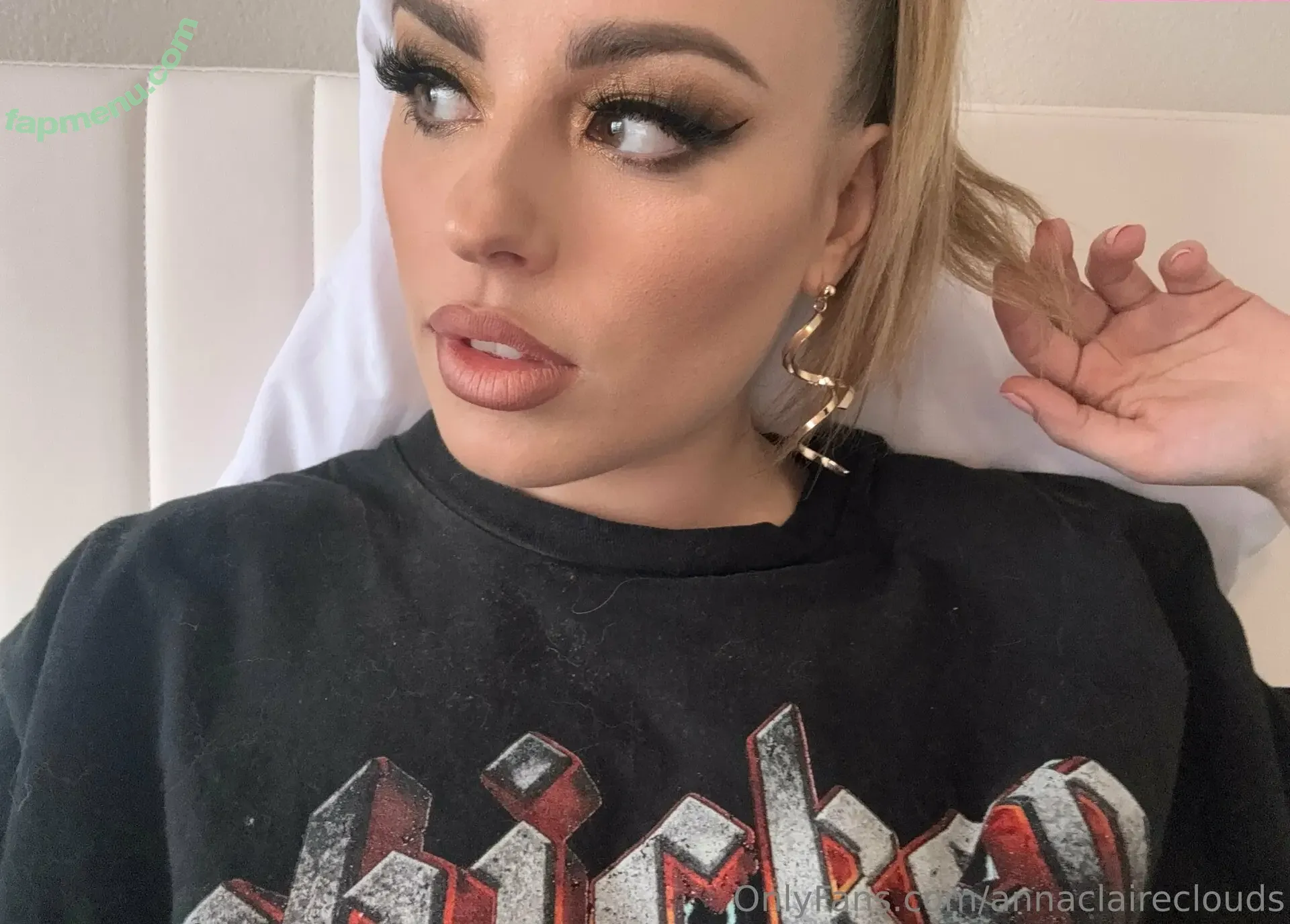 annaclaireclouds nude photo #0267 (annaclairecloudstv)
