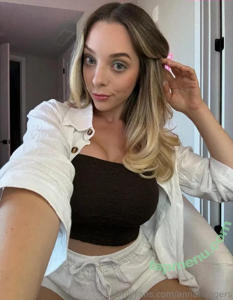 annahangers nude photo #0015 (annahangersof)