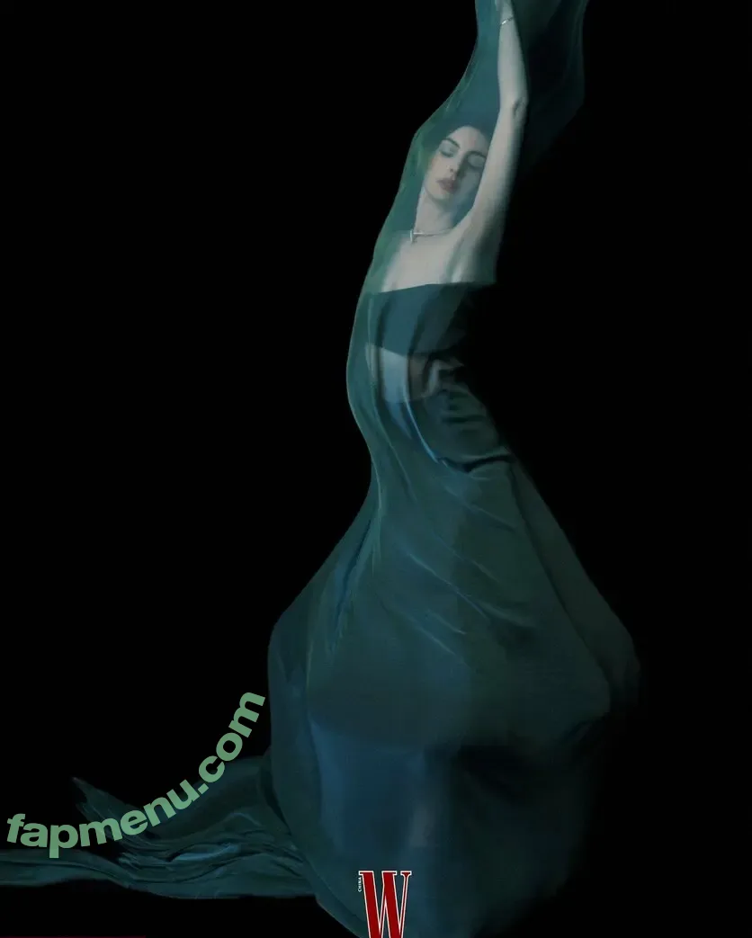 Anne Hathaway nude photo #2350 (ahathawaynews / annehathaway / heatherannie)