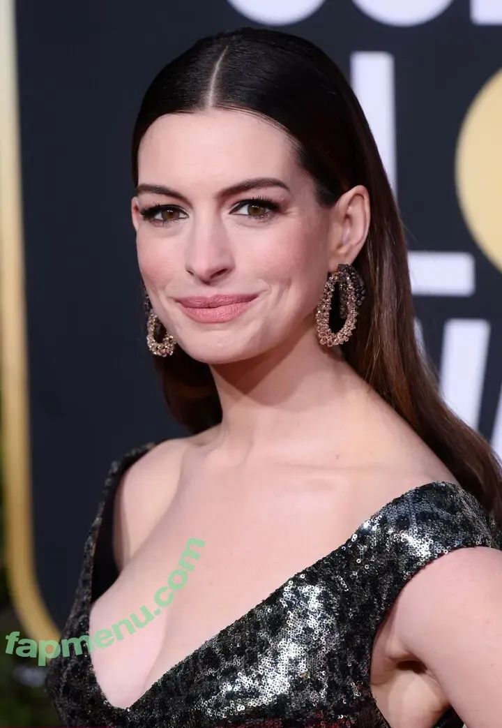 Anne Hathaway nude photo #2482 (ahathawaynews / annehathaway / heatherannie)