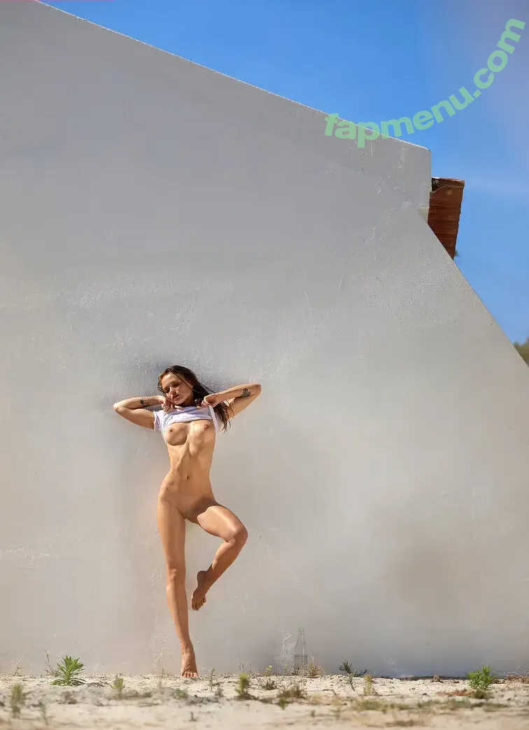 Annesajoans nude photo #0079 (Joannawellis / Michelle / michperezoficial / wearemichelle)