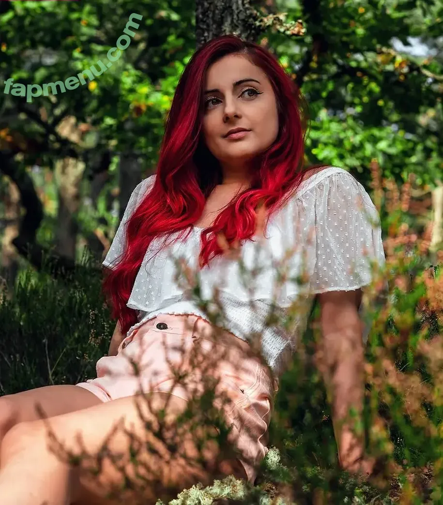 Annie Fuchsia nude photo #0004 (Annie Fuchsia)