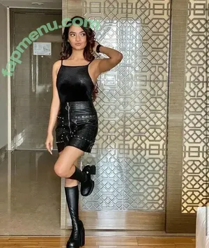 Anushka Sen / anushkasen0408 nude photo #0155