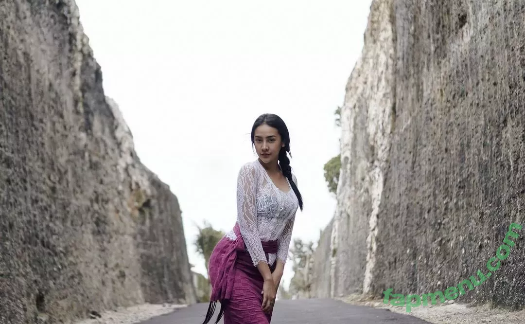 Anya Geraldine nude photo #0060 (anyageraldine / anyaselalubenar)