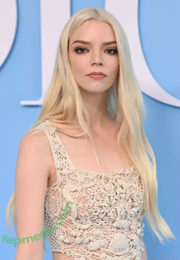 Anya Taylor-Joy nude photo #2871 (Anya Taylor Joy / anyataylorjoy)