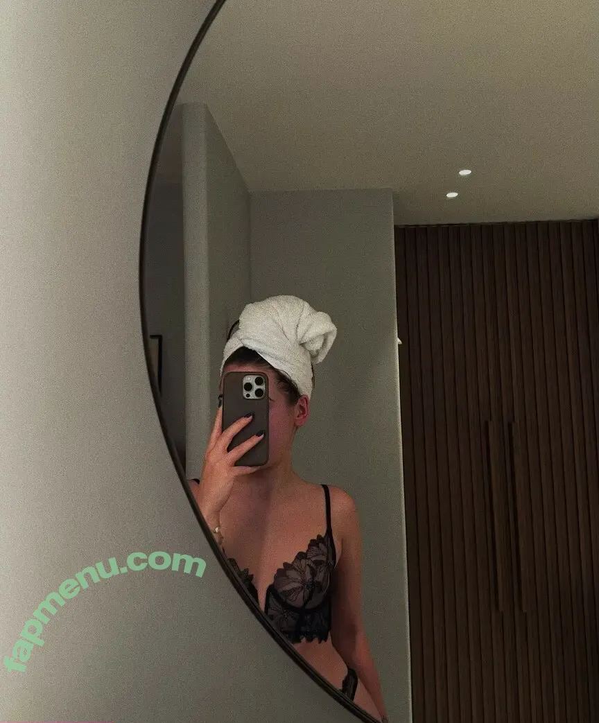 Apollinegrmz nude photo #0157 (Apo / apolline_guer)