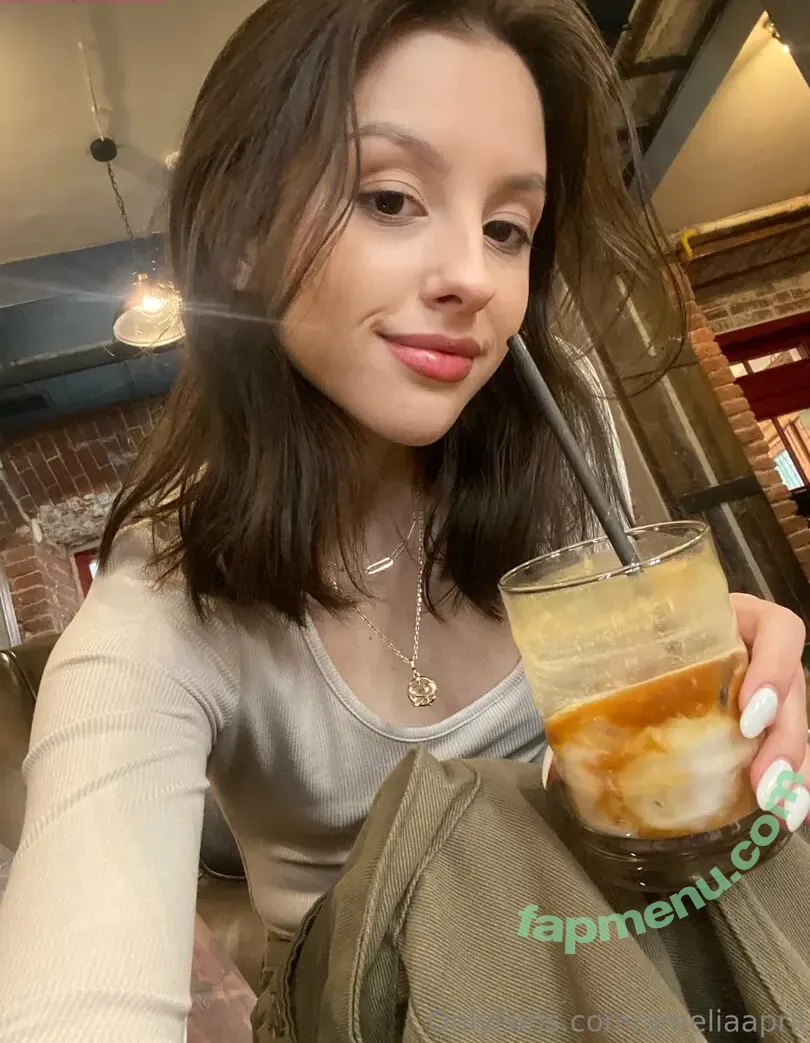 april.amelia nude photo #0003 (yourfavetwinss)