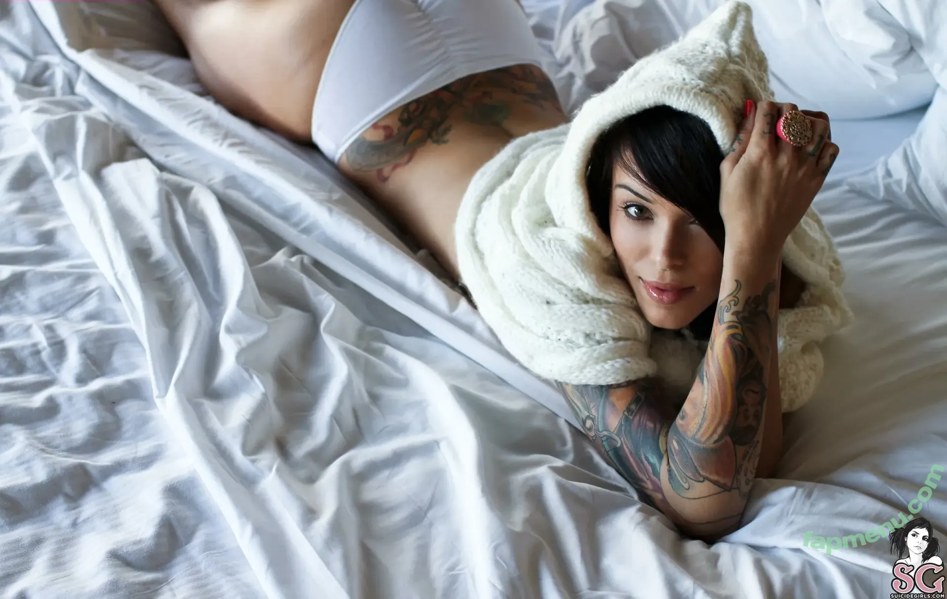 Arabella nude photo #0260 (arabellachi / arabelleraphael / witchbella)