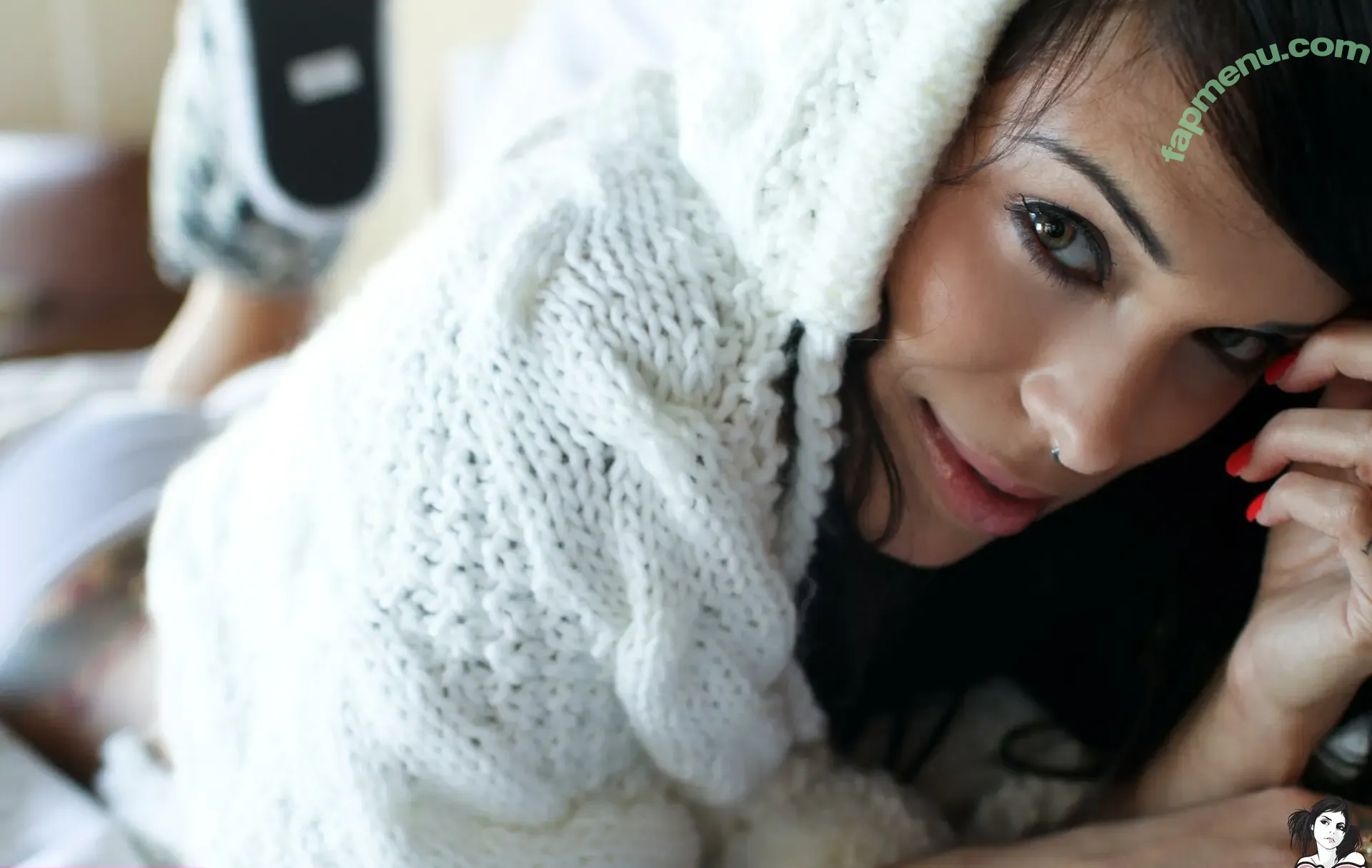 Arabella nude photo #0261 (arabellachi / arabelleraphael / witchbella)