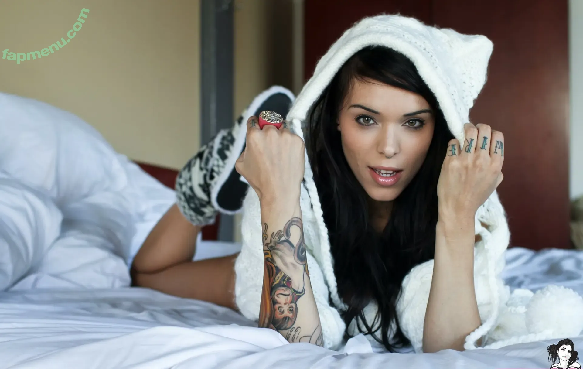 Arabella nude photo #0262 (arabellachi / arabelleraphael / witchbella)