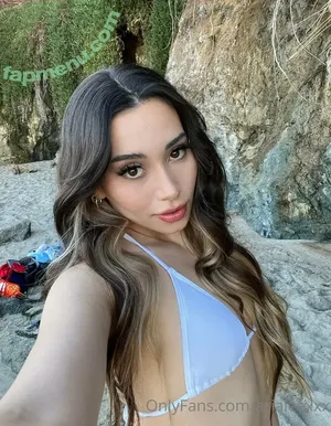 arialeexxx / officialarieleex nude photo #0003
