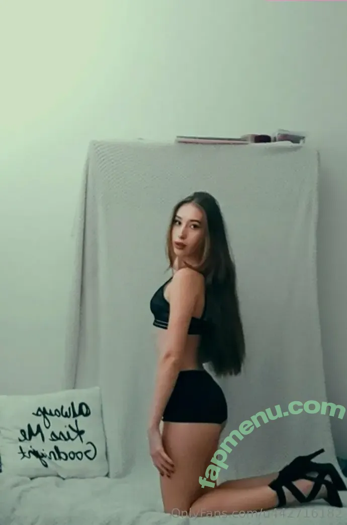 aryayarol nude photo #0013 (araaiol)