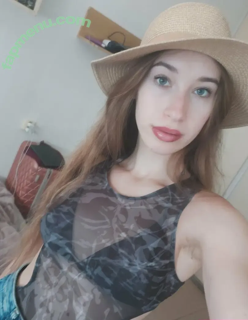 aryayarol nude photo #0042 (araaiol)