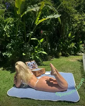  nude photo #0001