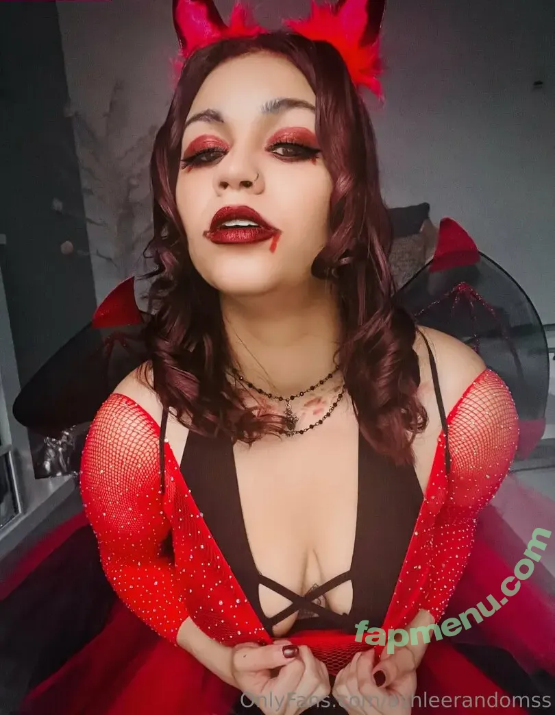Ashlee Randoms nude photo #0002 (ashleerandomss / ashleerandomsss)