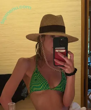 Ashley Benson / AshBenzo / ashley_benson1 / ashleybenson nude photo #1315