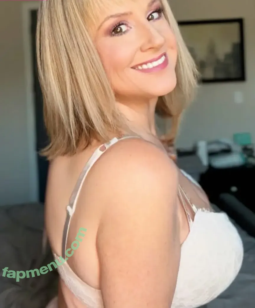 Ashley Johnson nude photo #0268 (ashleyjohnson789709 / ashleythejohnson / thevulcansalute)