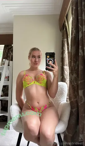 astridwett / wettastrid nude photo #0030