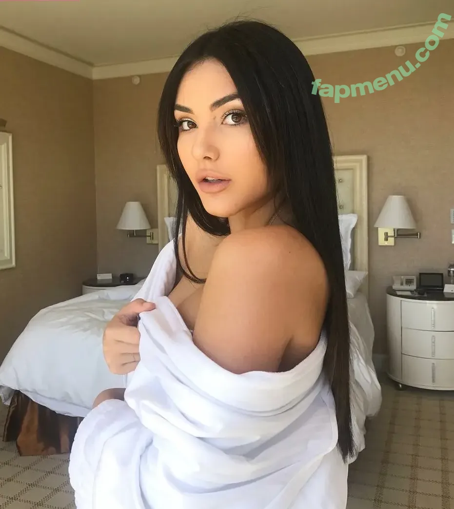 Atiana De La Hoya nude photo #0009 (atianadelahoya)