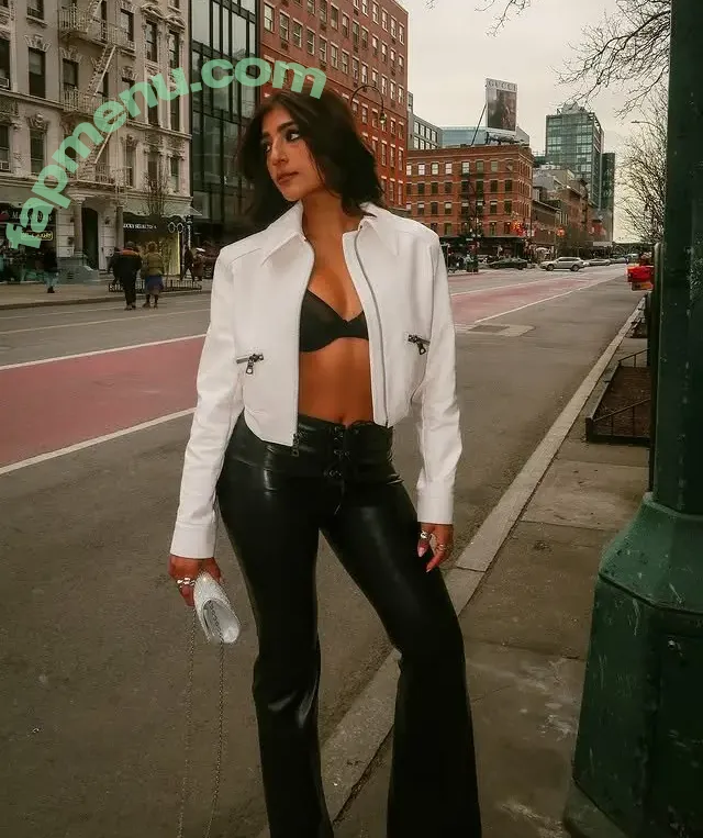 Atiqa Dar nude photo #0001 (atiqadar / damndar)