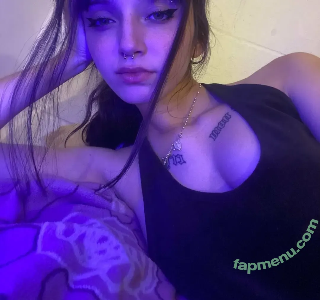 aureliagoth nude photo #0023 (Aurelia.kisses / snugglewithaurelia)