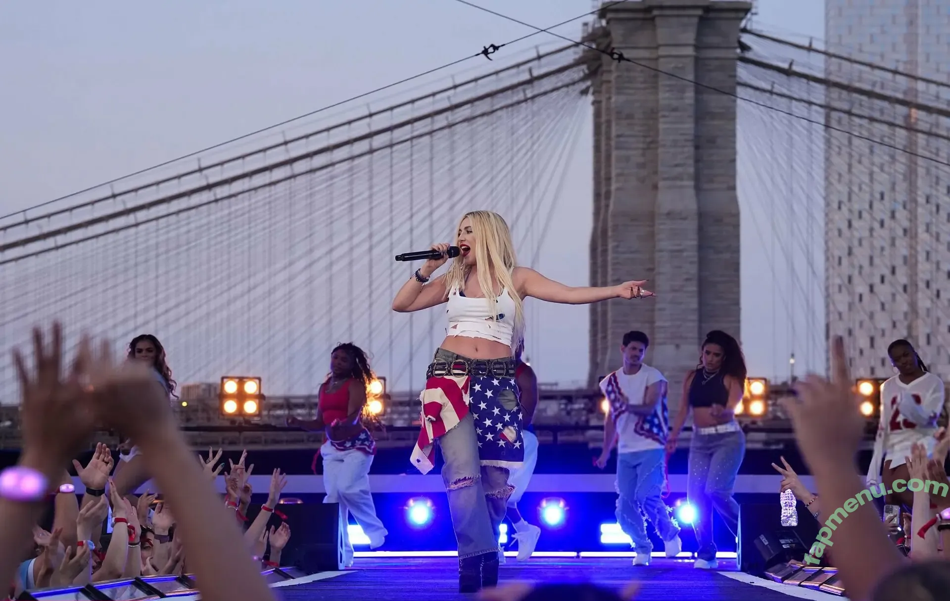Ava Max nude photo #1922 (avamax / plharleyquinn)
