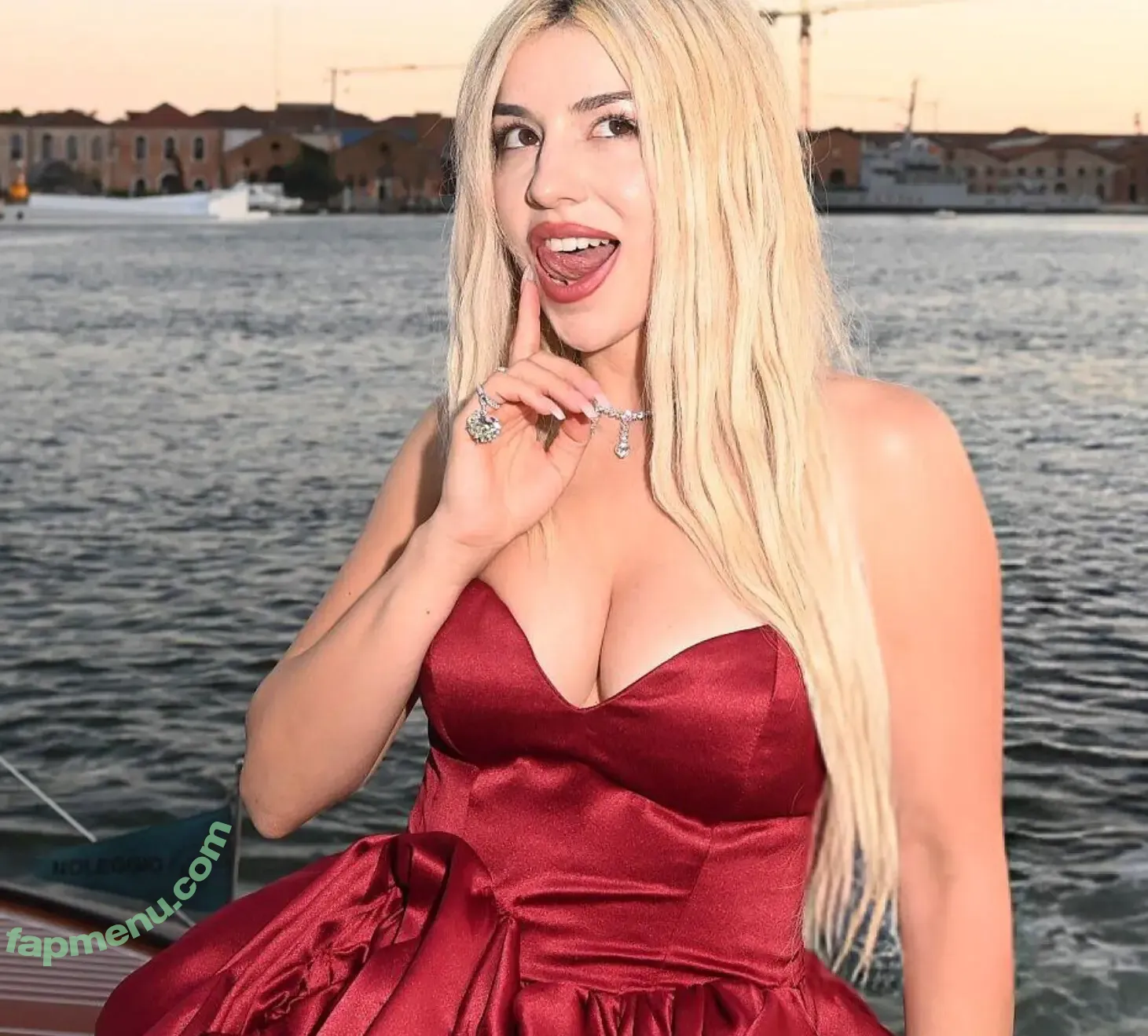 Ava Max nude photo #2118 (avamax / plharleyquinn)