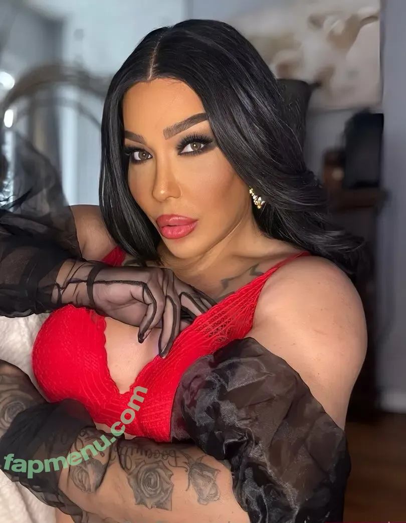 ava_muscle_mommy.ts nude photo #0002 (ava_muscle_mommy)