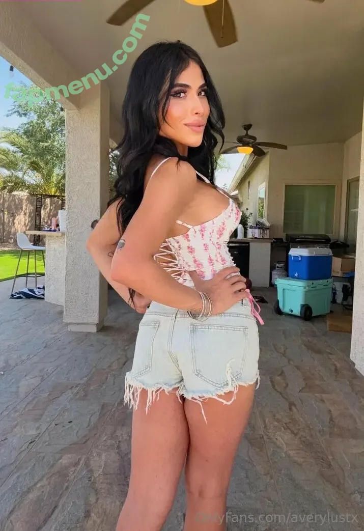 averylustx nude photo #0079 (averylustx)