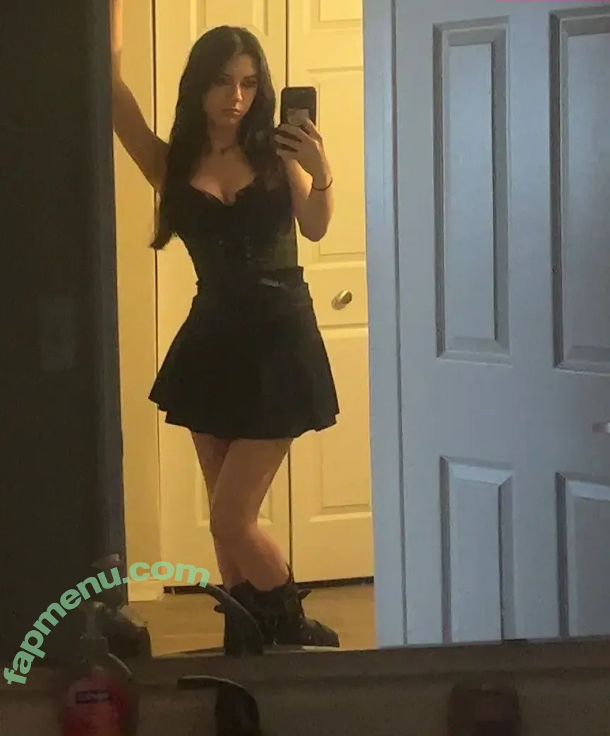 Aveziezz nude photo #0002 (Aveziezz)